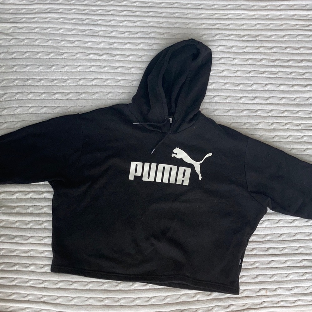 Super soft and comfy puma cropped sweatshirt